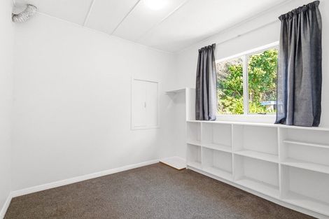 Photo of property in 15 Romney Square, Tawa, Wellington, 5028