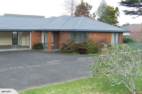 Photo of property in 8 Coupland Court, Glendene, Auckland, 0602