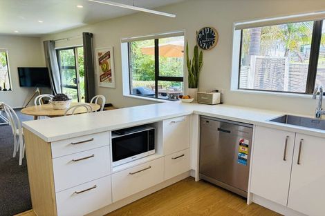 Photo of property in 23b Thorburn Avenue, Red Beach, 0932