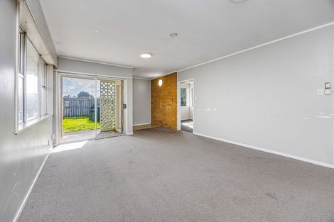 Photo of property in 11 Blanes Road, Weymouth, Auckland, 2103