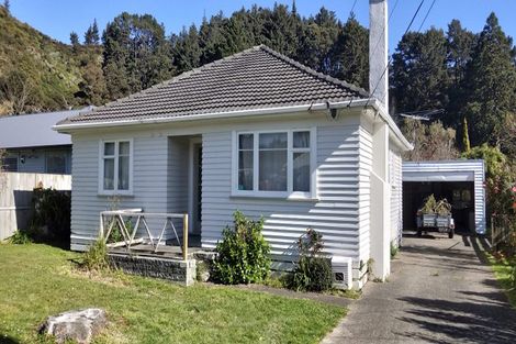 Photo of property in 18 Homedale Road, Wainuiomata, Lower Hutt, 5014