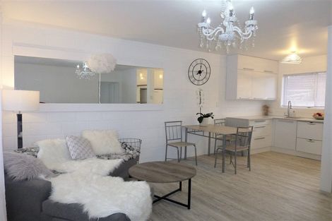 Photo of property in 1/83 Birkdale Road, Birkdale, Auckland, 0626