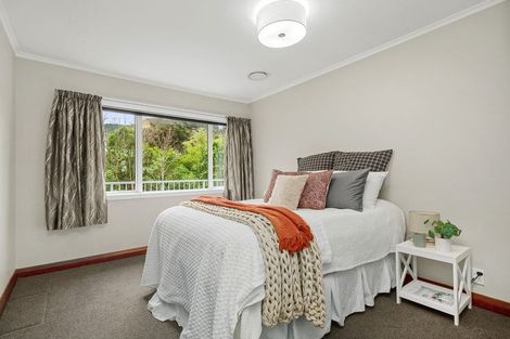 Photo of property in 15 Ngatitoa Street, Tawa, Wellington, 5028