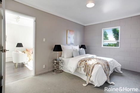 Photo of property in 2/90 Rosier Road, Glen Eden, Auckland, 0602
