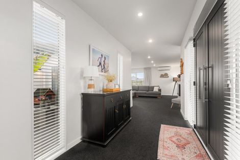 Photo of property in 10 Monaco Grove, Fitzherbert, Palmerston North, 4410