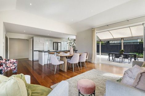 Photo of property in 19 English Oak Drive, Schnapper Rock, Auckland, 0632