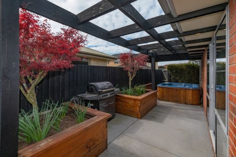 Photo of property in 31a Mataroa Place, Parklands, Christchurch, 8083