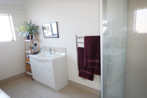 Photo of property in 6 Mcwhirters Farm Lane, Massey, Auckland, 0614