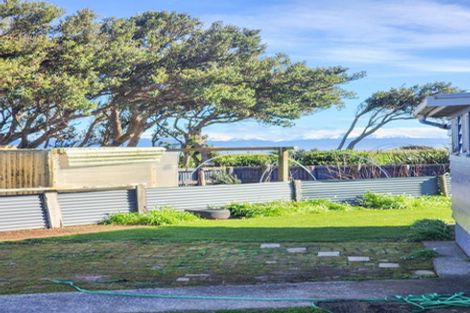 Photo of property in 15 Surrey Street, Orepuki, Riverton, 9881