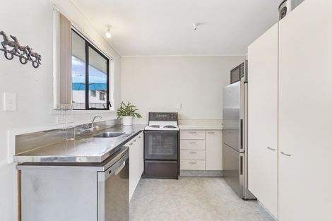 Photo of property in 2/114 Kervil Avenue, Te Atatu Peninsula, Auckland, 0610