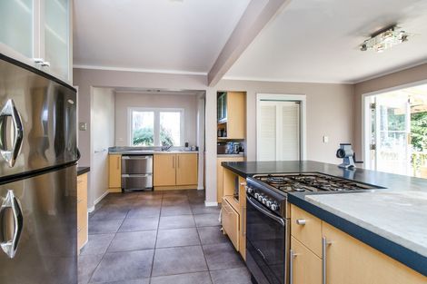 Photo of property in 89 Laingholm Drive, Laingholm, Auckland, 0604