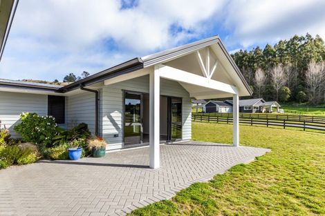 Photo of property in 11 Lochinvar Lane, Acacia Bay, Taupo, 3385