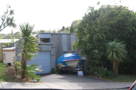 Photo of property in 20 Garmons Way, Castor Bay, Auckland, 0620
