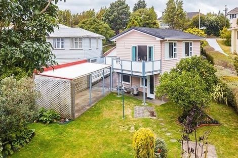 Photo of property in 6 Larsen Crescent, Tawa, Wellington, 5028