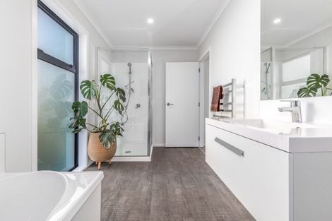 Photo of property in 3a Koreke Close, Kenepuru, 5022