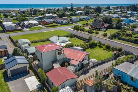 Photo of property in 5 Takitimu Street, Waitarere Beach, Levin, 5510