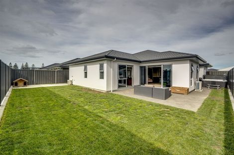 Photo of property in 28 Hurunui Drive, Te Awa, Napier, 4110