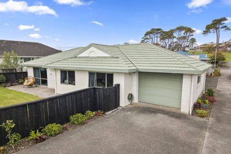 Photo of property in 1/919 Whangaparaoa Road, Manly, Whangaparaoa, 0930