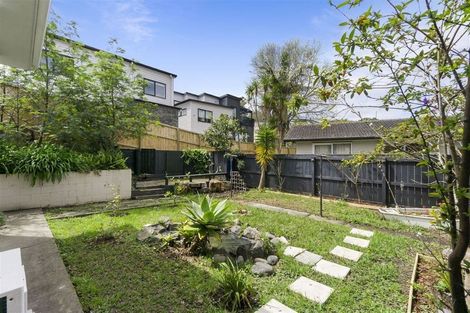 Photo of property in 2/47 Hogans Road, Glenfield, Auckland, 0629