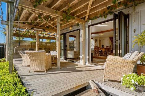 Photo of property in 988 Papamoa Beach Road, Papamoa Beach, Papamoa, 3118