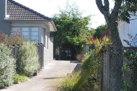 Photo of property in 2/23 Seaview Avenue, Northcote, Auckland, 0627
