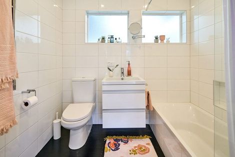 Photo of property in 3 Surrey Street, Tawa, Wellington, 5028