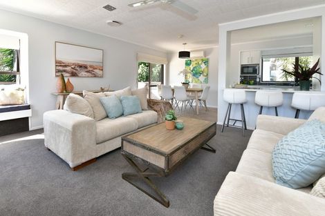 Photo of property in 3b Royalty Rise, Red Beach, 0932