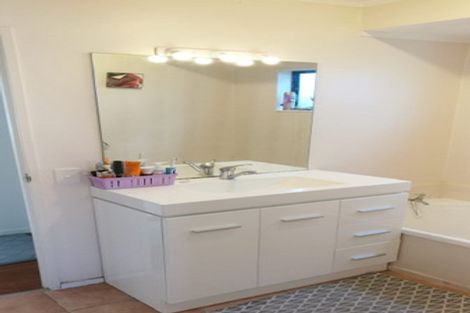 Photo of property in 2/12 Merriefield Avenue, Forrest Hill, Auckland, 0620