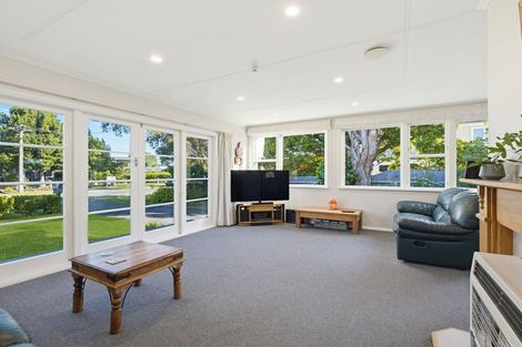 Photo of property in 43 Norfolk Crescent, Feilding, 4702