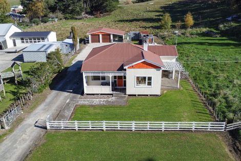 Photo of property in 5038 Pahiatua Pongaroa Road, Pongaroa, 4991