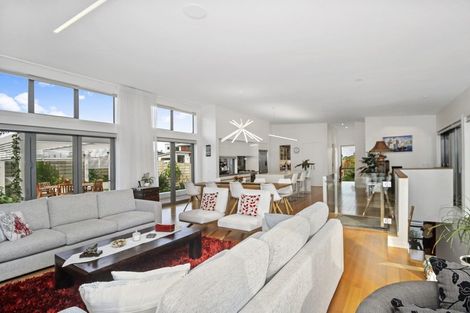 Photo of property in 10 Convent Road, Bluff Hill, Napier, 4110