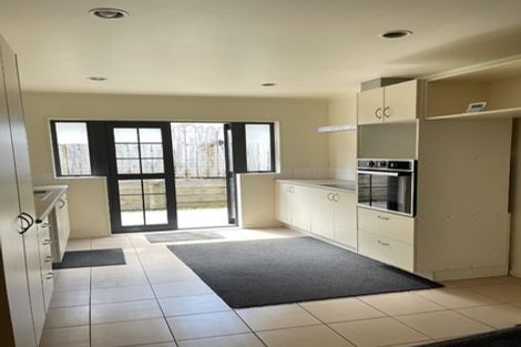 Photo of property in 34 Ginders Drive, Massey, Auckland, 0614