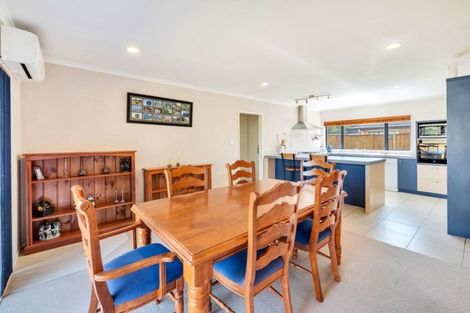 Photo of property in 19 Ashkirk Place, Wattle Downs, Auckland, 2103