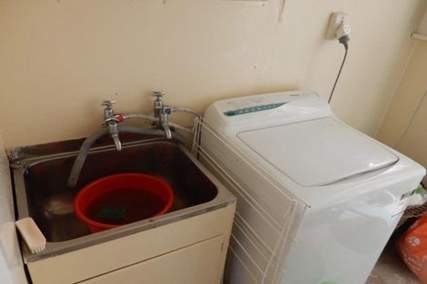 Photo of property in 2 Robbins Crescent, Hawera, 4610