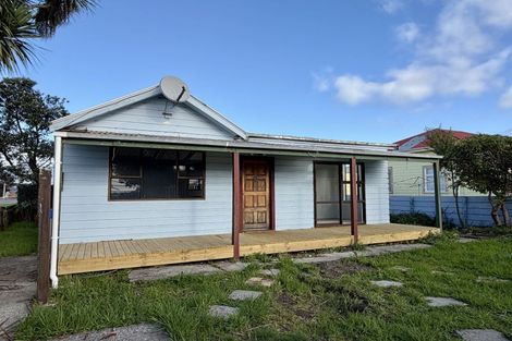 Photo of property in 12 Russell Street, Westport, 7825