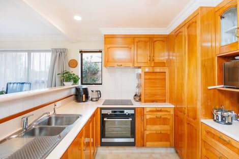 Photo of property in 1 Wincanton Place, Awapuni, Palmerston North, 4412