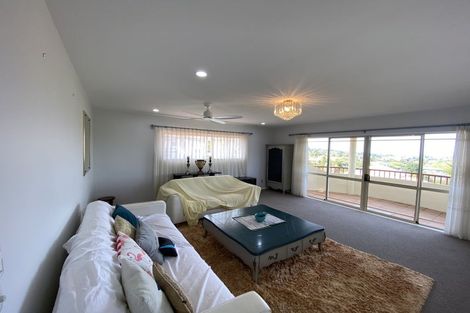 Photo of property in 5 Gretna Green, Browns Bay, Auckland, 0630