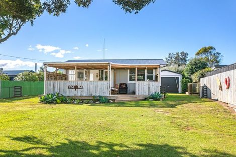 Photo of property in 224 Tui Road, Whangamata, 3620