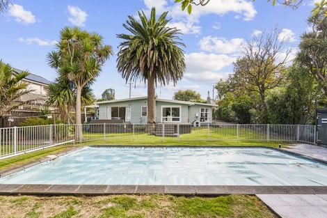 Photo of property in 36 Golf Road, Paraparaumu Beach, Paraparaumu, 5032