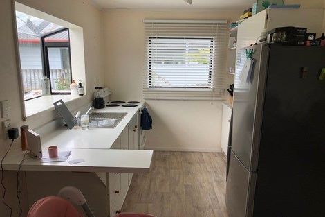 Photo of property in 2/56 Trias Road, Totara Vale, Auckland, 0629