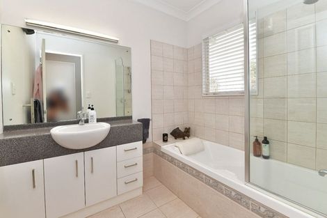 Photo of property in 168 Lakeside Drive, Orewa, 0931