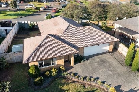 Photo of property in 18 Villino Place, Randwick Park, Auckland, 2105