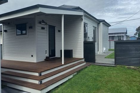 Photo of property in 42 Collins Street, Hawera, 4610