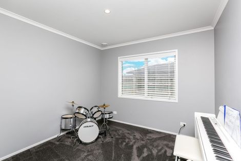 Photo of property in 3 Keene Drive, Bell Block, New Plymouth, 4312