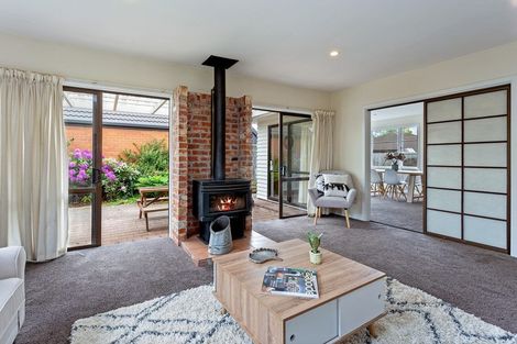 Photo of property in 180 Avonhead Road, Avonhead, Christchurch, 8042