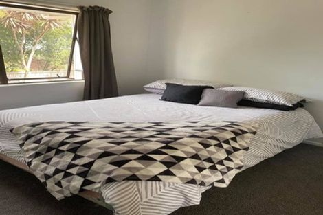 Photo of property in 72a Borich Road, Sunnyvale, Auckland, 0612