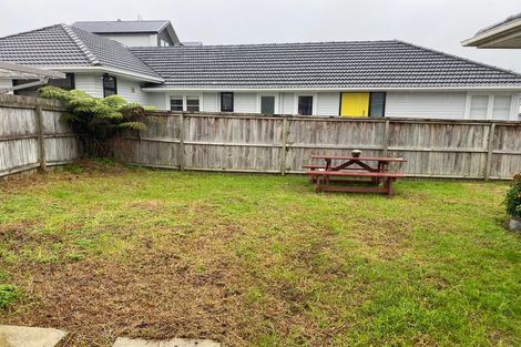 Photo of property in 5 Shamrock Lane, Te Atatu Peninsula, Auckland, 0610