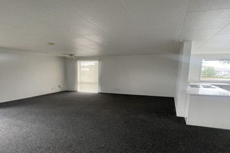 Photo of property in 17 Glen Close, Glen Eden, Auckland, 0602