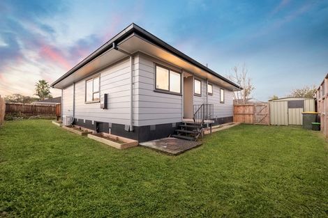 Photo of property in 2/17 Landsdale Place, Massey, Auckland, 0614