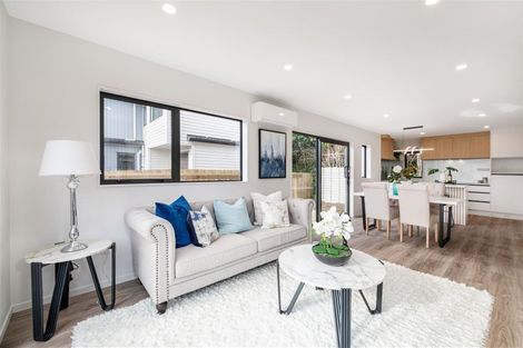 Photo of property in 9b Edwards Avenue, Henderson, Auckland, 0610